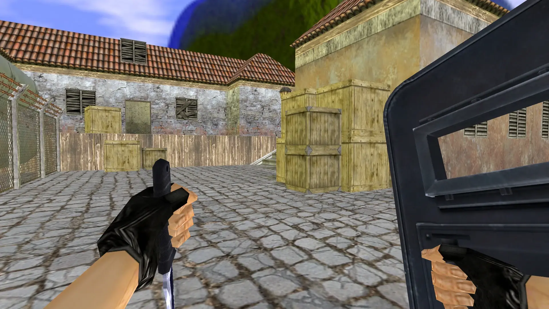 Shield Knife from the January 2003 Beta — de_inferno (first person)