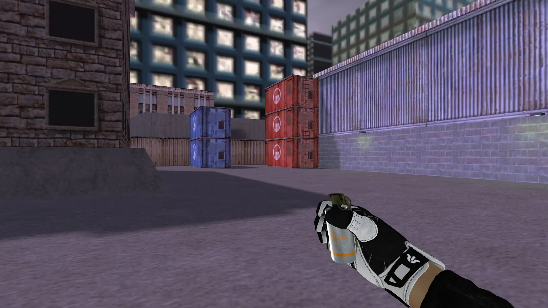 Smoke Grenade — Batureis Sport Gloves Pack — cs_assault (first person)