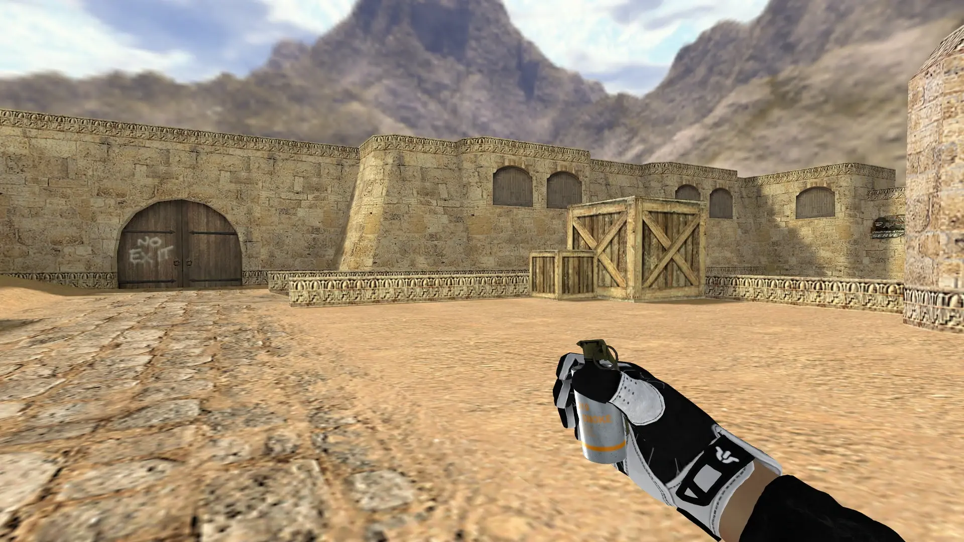 Smoke Grenade — Batureis Sport Gloves Pack — de_dust2 (first person)