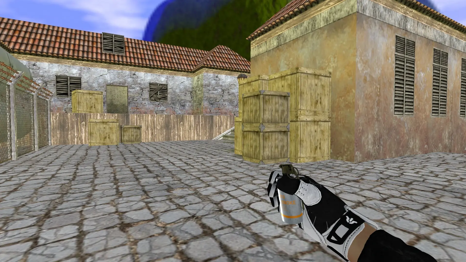 Smoke Grenade — Batureis Sport Gloves Pack — de_inferno (first person)