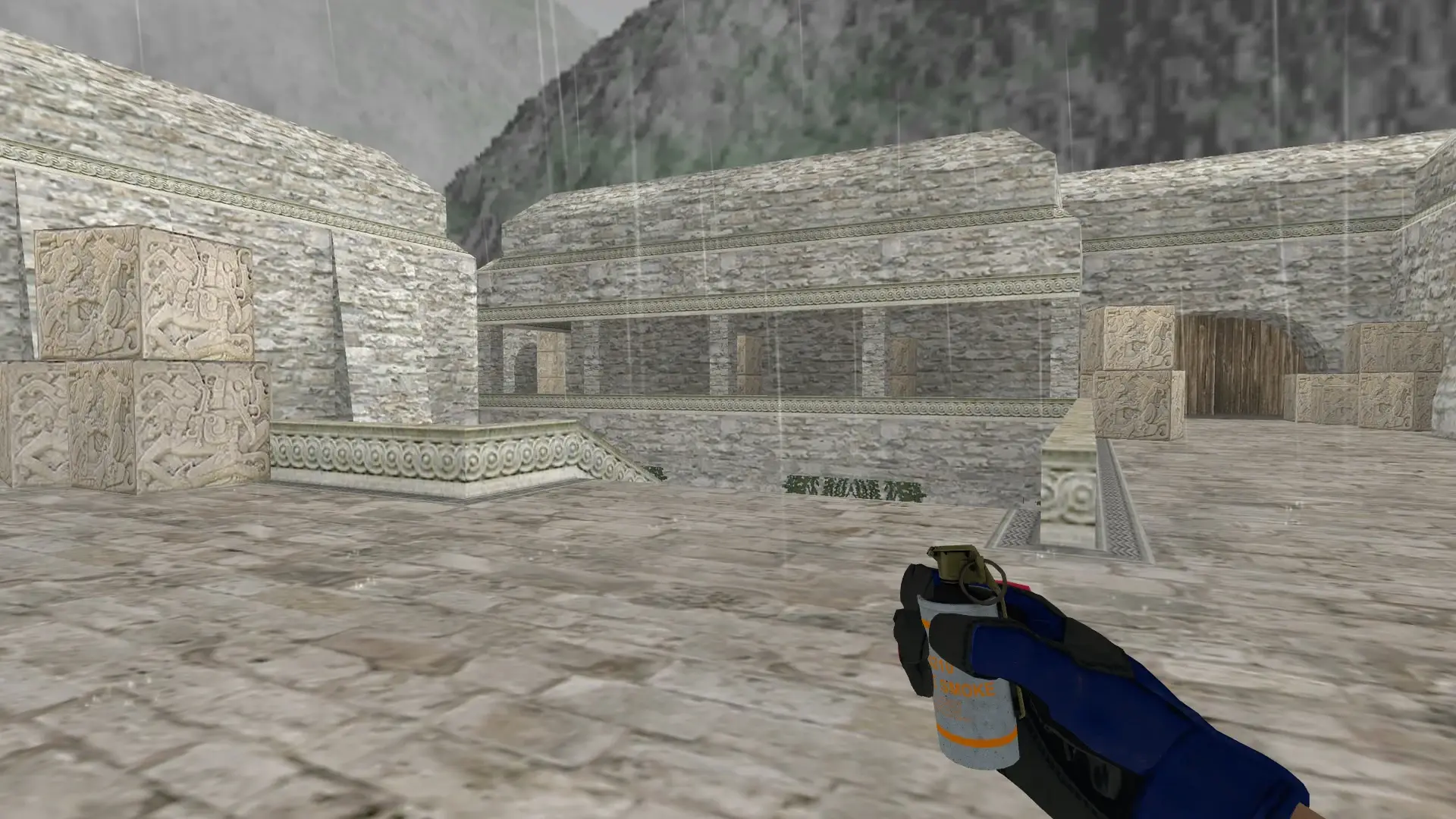 Smoke Grenade — Na'Vi flamie Inventory — de_aztec (first person)
