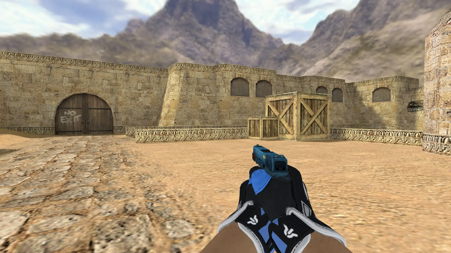 Glock-18 — Sport Gloves Superconductor Pack — de_dust2 (first person)